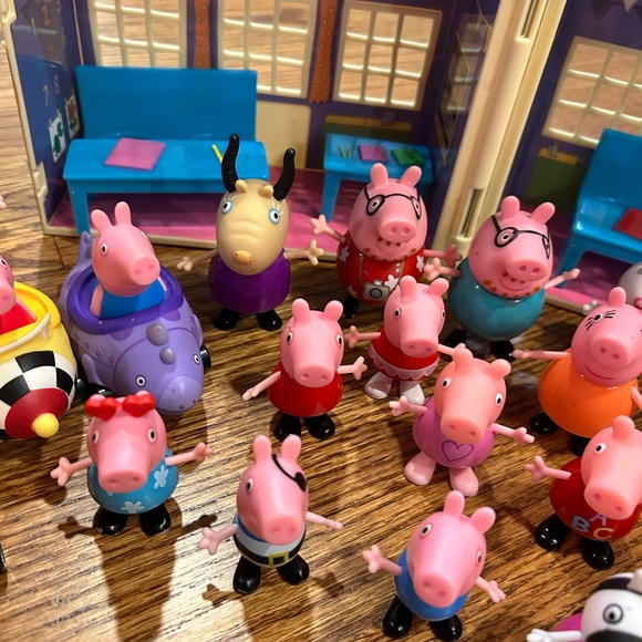 Peppa schoolhouse and figures - Picture 3 of 12